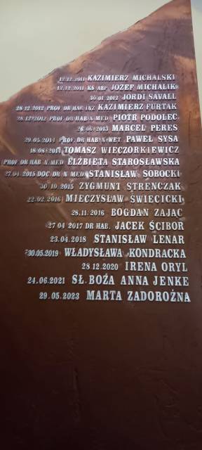 Honorowi Obywatele Miasta Jarosławia - tablica w budynku ratusza 