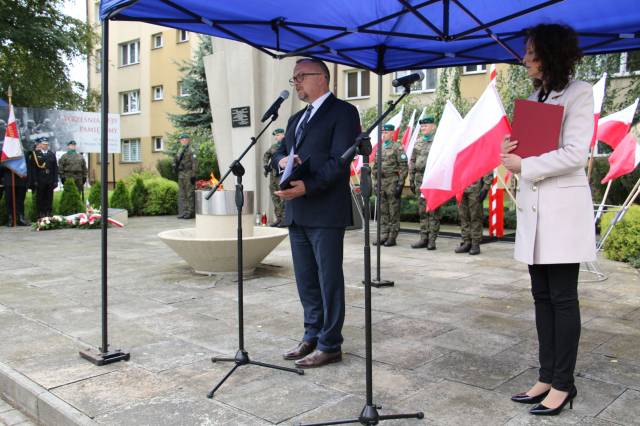 Starosta jarosławski Stanisław Kłopot w trakcie przemówienia z okazji 82. rocznicy wybuchu II wojny światowej.