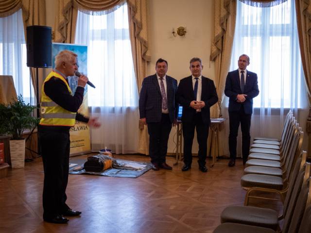 Głos zabiera Józef Napora - prezes Stowarzyszenia Poszkodowanym w Wypadkach Komunikacyjnych „Bezpieczne Życie” w Jarosławiu.