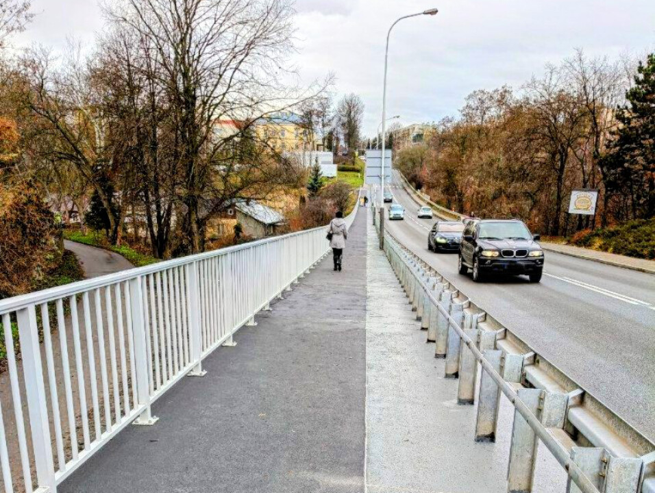 Ciąg pieszy na wiadukcie na ul. 3-go Maja.