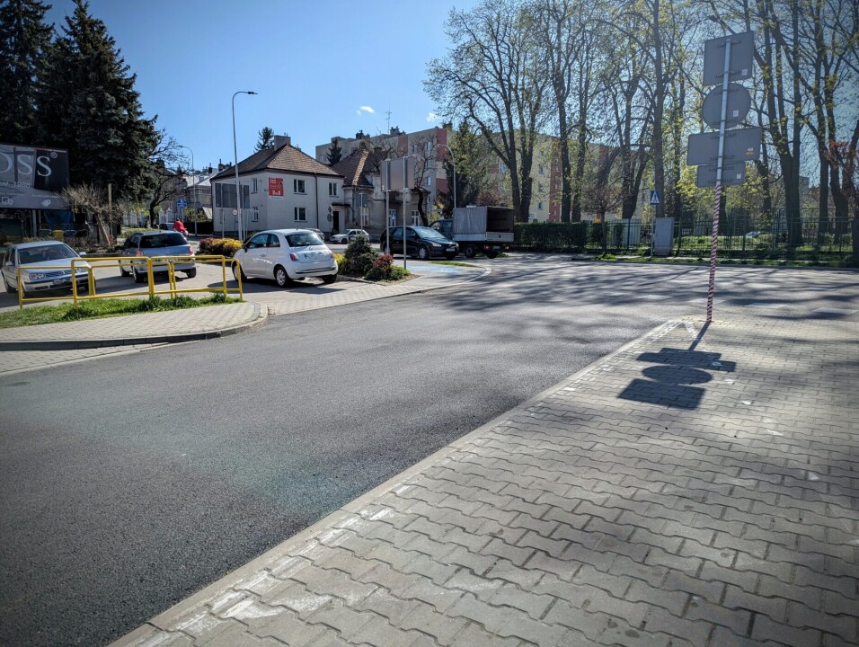 Łącznik od ul. Kraszewskiego do Pełkińskiej (między Orlenem a Biedronką) po remoncie.