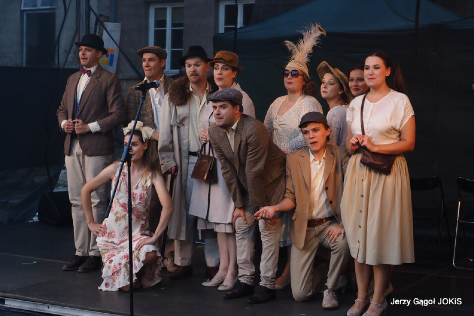 teatry na dziedzińcu