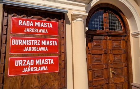 wejście do&nbsp;jarosławskiego Ratusza