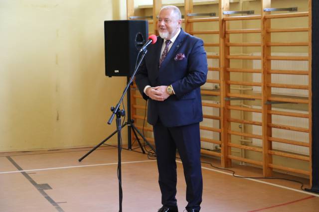 Burmistrz Waldemar Paluch na rozpoczęciu roku szkolnego w SP 7