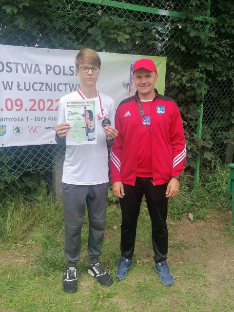 Kacper Głąb z trenerem Wiesławem Kutyłą podczas Mistrzostw Polski Młodzików