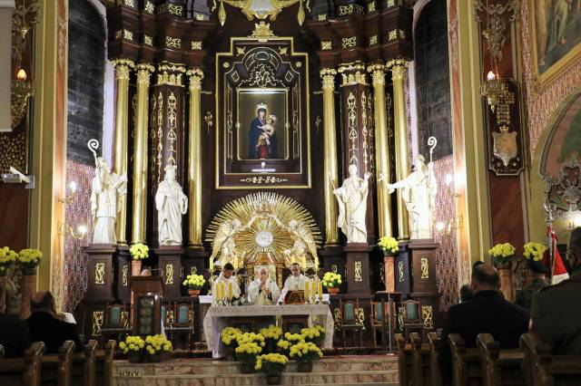 11 listopada - uroczysta msza św. w intencji Ojczyzny w jarosławskiej kolegiacie.