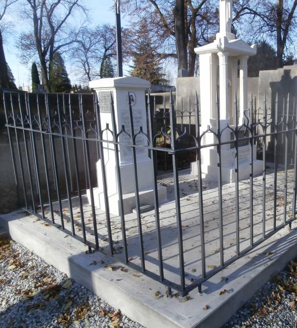 Pomniki nagrobne Marii Fontany i Alfreda Antoniego Fontany po wykonaniu prac remontowo-konserwatorskich