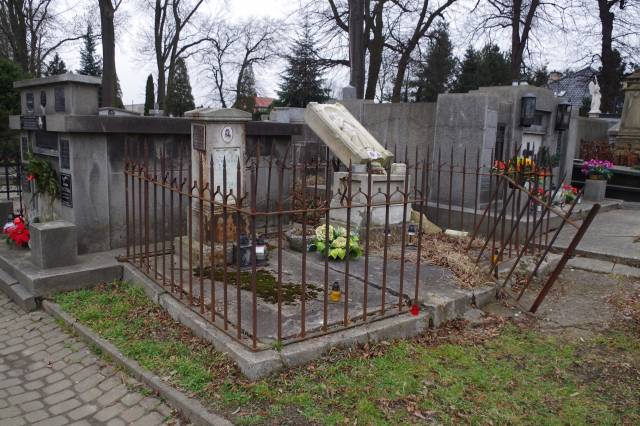 Pomniki nagrobne Marii Fontany i Alfreda Antoniego Fontany przed rozpoczęciem prac remontowo-konserwatorskich