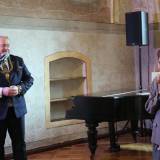 Gratulacje Honorowej Obywatelce Miasta Jarosławia składa burmistrz Waldemar Paluch