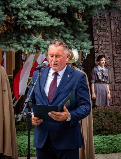Zgromadzonych gości przywitał zastępca burmistrza Wiesław Pirożek