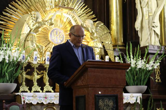Pierwsze czytanie przeczytał Przewodniczący Rady Miasta Jarosławia Szczepan Łąka