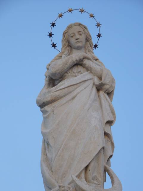 Pomnik Matki Bożej Niepokalanej przy ul. Jana Pawła II w Jarosławiu – po wykonaniu prac konserwatorskich.