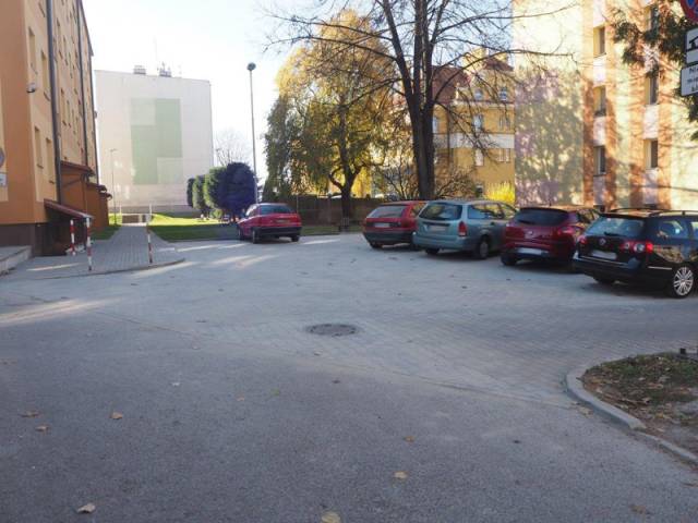 Plac przy ul. Zielińskiego 7 po przebudowie.
